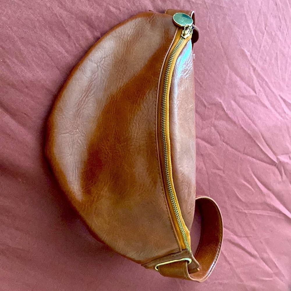 Like new! Amazing brown cross body pouch bag